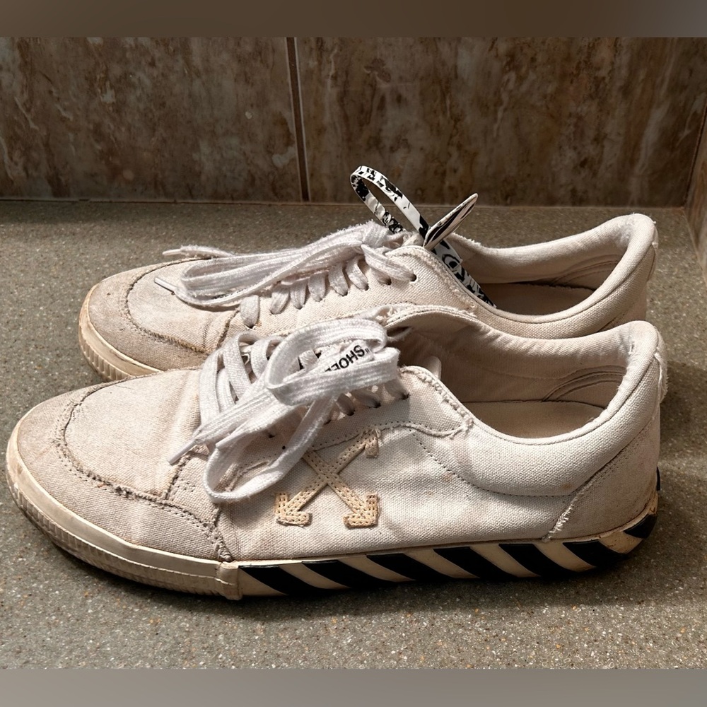 Size 45 Off White Low Vulcanized Sneaker